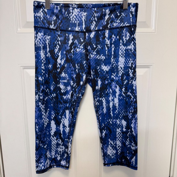 ALO Yoga Pants - Alo Women Leggings Medium Blue Snakeskin Print Cropped Yoga Pants Athleisure
